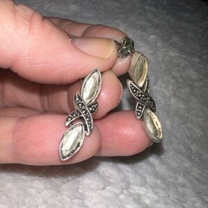 GRANDMA’S JEWELRY. Pretty Silver Earrings. MUST BE BUNDLED